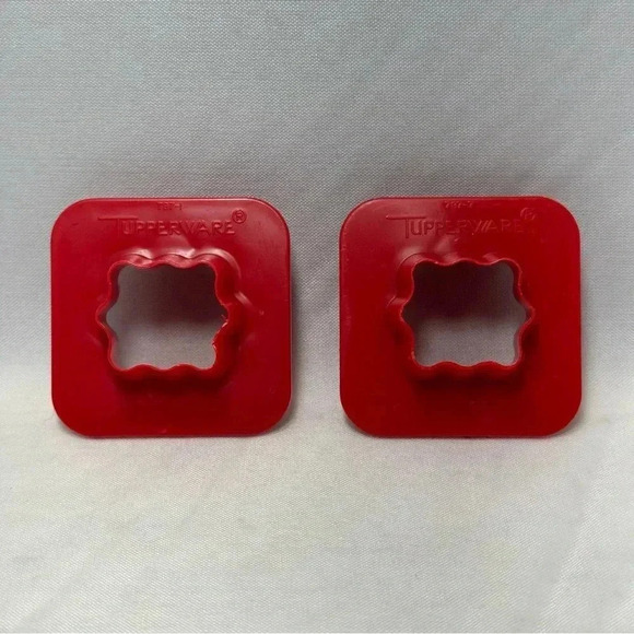 Tupperware Canape Cutter Red Plastic Set of 2 Cookie Garnish Appetizers - Picture 1 of 5